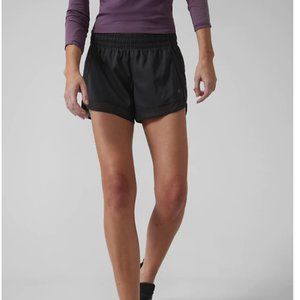 EUC Athleta Mesh Racer Run Short 4" Size Small